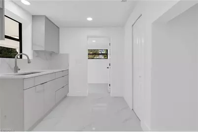 356 New York Dr, Fort Myers, FL 33905 - Photo 8