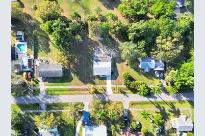 356 New York Dr, Fort Myers, FL 33905 - Photo 2