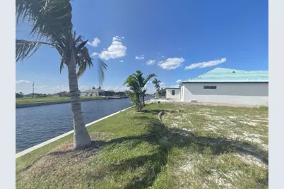1414 NW 37th Pl, Cape Coral, FL 33993 - Photo 4
