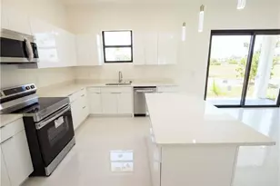 2725 Embers Pkwy W, Cape Coral, FL 33993 - Photo 10