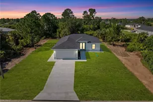 864 Chantilly St E, Lehigh Acres, FL 33974 - Photo 2
