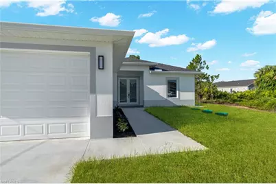 864 Chantilly St E, Lehigh Acres, FL 33974 - Photo 4
