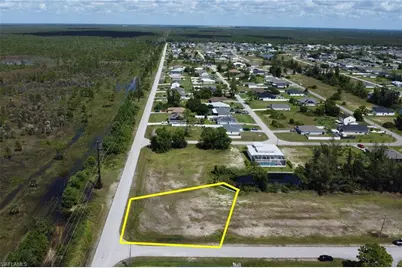 801 NE 38th Ter, Cape Coral, FL 33909 - Photo 2