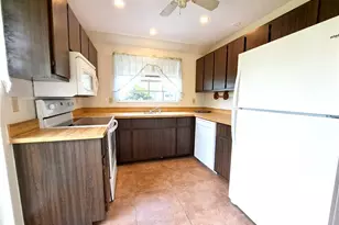 10525 Putnam Ct, Lehigh Acres, FL 33936 - Photo 8