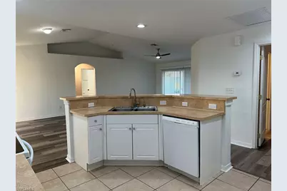 2207 NE 15th Ln, Cape Coral, FL 33909 - Photo 16