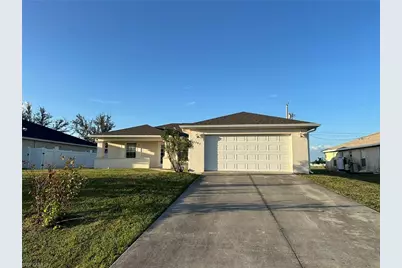 2207 NE 15th Ln, Cape Coral, FL 33909 - Photo 2