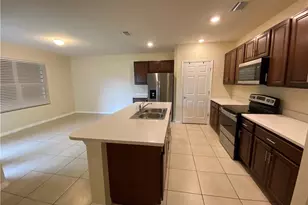 111 NW 9th St, Cape Coral, FL 33993 - Photo 6