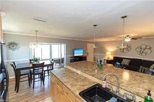 3225 E Riverside Dr, Fort Myers, FL 33916 - Photo 14