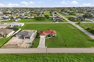 422 NW 11th Terrace, Cape Coral, FL 33993 - Photo 4