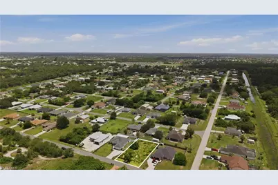 6421 Castlewood Cir, Fort Myers, FL 33905 - Photo 4
