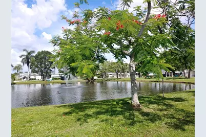 33 Poinsettia Dr, Fort Myers, FL 33905 - Photo 2
