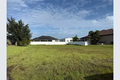 118 SW 37th Ave, Cape Coral, FL 33991 - Photo 2