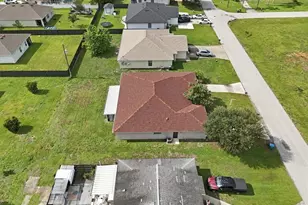 912 SE 6th Ct, Cape Coral, FL 33990 - Photo 4