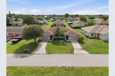 912 SE 6th Ct, Cape Coral, FL 33990 - Photo 2