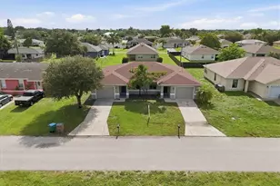 912 SE 6th Ct, Cape Coral, FL 33990 - Photo 2