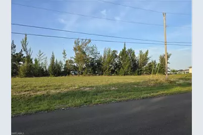 2124 NE 35th Ln, Cape Coral, FL 33909 - Photo 2