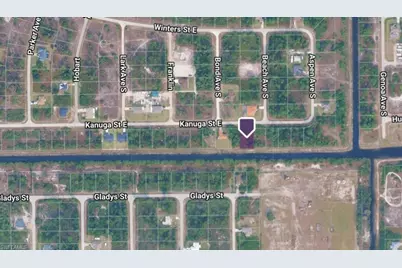 1048 Kanuga St E, Lehigh Acres, FL 33974 - Photo 4