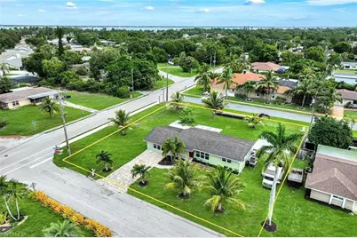 1007 Wilshire Dr, Fort Myers, FL 33919 - Photo 2