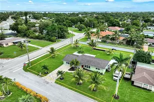 1007 Wilshire Dr, Fort Myers, FL 33919 - Photo 2