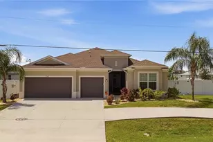 1262 N Gator Cir, Cape Coral, FL 33909 - Photo 1