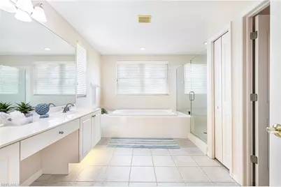 11117 Lakeland Cir, Fort Myers, FL 33913 - Photo 12