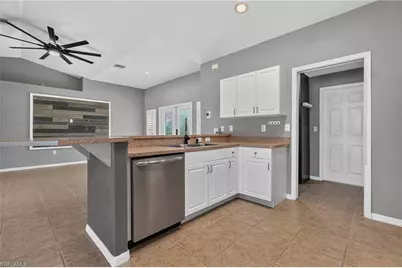 300 NW 22nd Pl, Cape Coral, FL 33993 - Photo 4