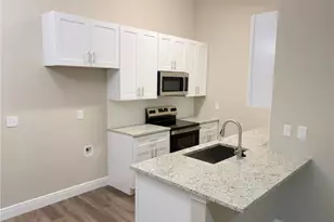 1425 SW 51st Ln, Cape Coral, FL 33914 - Photo 4