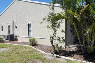 1425 SW 51st Ln, Cape Coral, FL 33914 - Photo 6