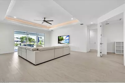 2918 SE 10th Pl, Cape Coral, FL 33904 - Photo 4