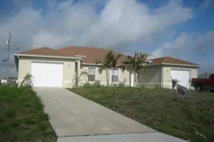 1310 NE 8th Pl, Cape Coral, FL 33909 - Photo 2