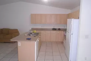 1310 NE 8th Pl, Cape Coral, FL 33909 - Photo 4
