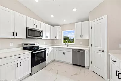 1718 NE 13th Pl, Cape Coral, FL 33909 - Photo 6