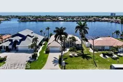 702 SW 52nd St, Cape Coral, FL 33914 - Photo 2