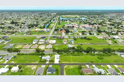 1025 NE 15th Ter, Cape Coral, FL 33909 - Photo 4