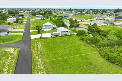 1025 NE 15th Ter, Cape Coral, FL 33909 - Photo 2