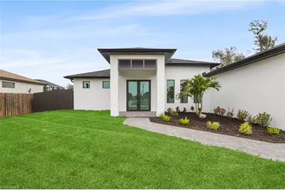 1837 NE 2nd St, Cape Coral, FL 33909 - Photo 4