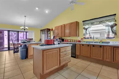 2704 SW 2nd Pl, Cape Coral, FL 33914 - Photo 10