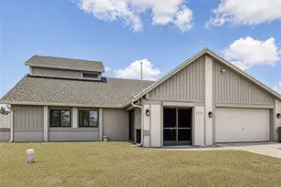 2704 SW 2nd Pl, Cape Coral, FL 33914 - Photo 2