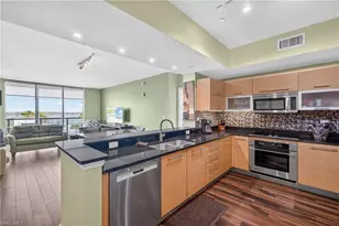 3000 Oasis Grand Blvd, Fort Myers, FL 33916 - Photo 10