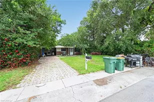 1223 Embassy Ln, Naples, FL 34104 - Photo 32