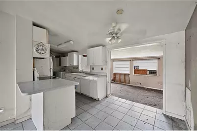 1223 Embassy Ln, Naples, FL 34104 - Photo 14