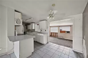 1223 Embassy Ln, Naples, FL 34104 - Photo 14