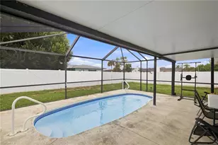 301 Hollywood St, Lehigh Acres, FL 33936 - Photo 12