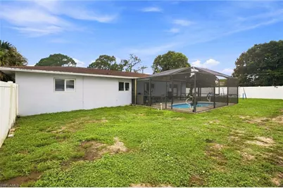 301 Hollywood St, Lehigh Acres, FL 33936 - Photo 14