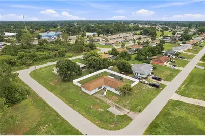 301 Hollywood St, Lehigh Acres, FL 33936 - Photo 24