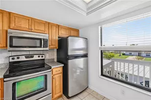 4708 SW 8th Pl, Cape Coral, FL 33914 - Photo 6