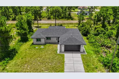 1142 Dutchess St E, Lehigh Acres, FL 33974 - Photo 4