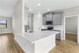 608 SE 27th St, Cape Coral, FL 33904 - Photo 2
