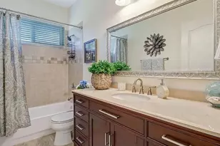 833 Mt Hood Ct, Naples, FL 34104 - Photo 6