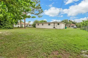 870 109th Ave N, Naples, FL 34108 - Photo 18